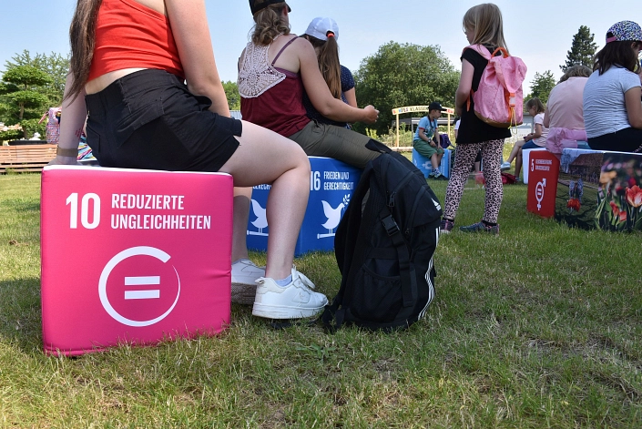 Buntes Klassenzimmer Hocker&nbsp;&copy;&nbsp;Landesgartenschau Höxter 2023 gGmbH