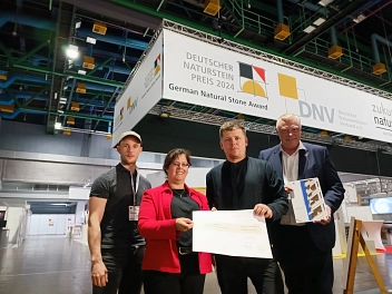 (v.l. Antonius Zwirner (Büro Reschke), Claudia Koch (Geschäftsführerin Huxarium Gartenpark), Planer Franz Reschke (Berlin) und Höxters Bürgermeister Daniel Hartmann) zu Ihrer Verwendung&nbsp;&copy;&nbsp;Huxarium Gartenpark Höxter gGmbH